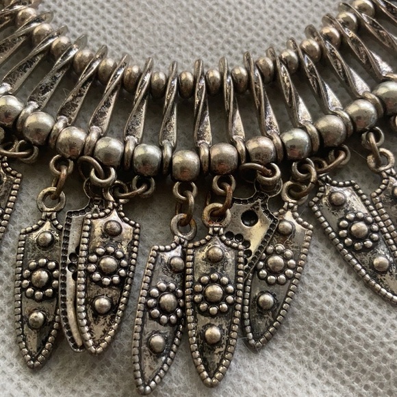 Choker - Picture 6 of 6